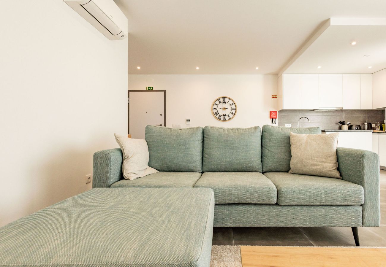 2-bedroom apartment Nazaré with sea view and pool