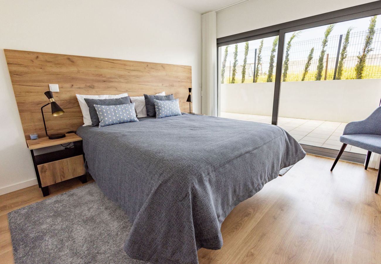 2-bedroom apartment Nazaré with sea view and pool