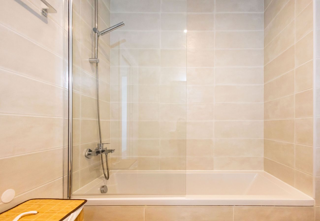 2-bedroom apartment in Nazaré with pool and sea view