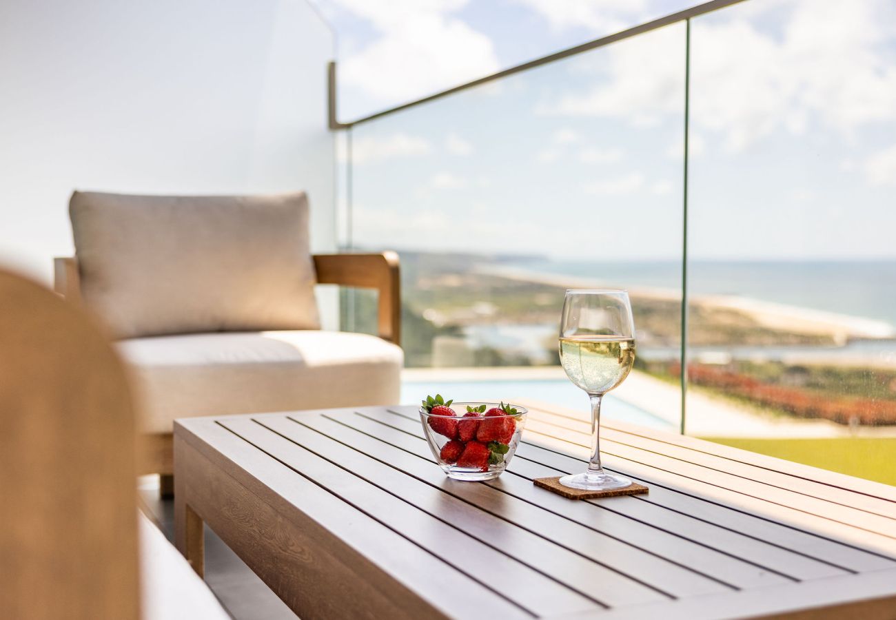 2-bedroom apartment in Nazaré with pool and sea view