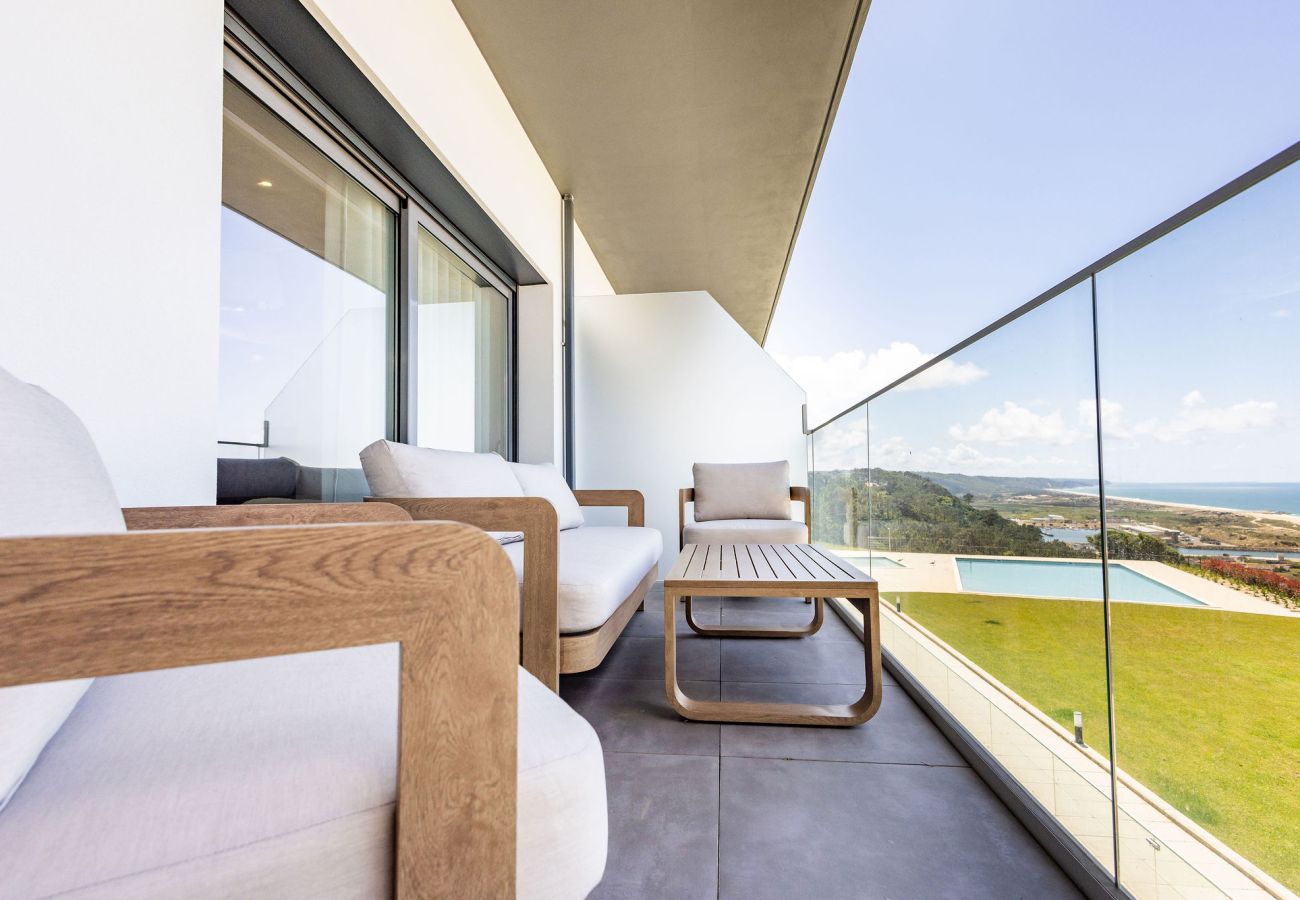 2-bedroom apartment in Nazaré with pool and sea view