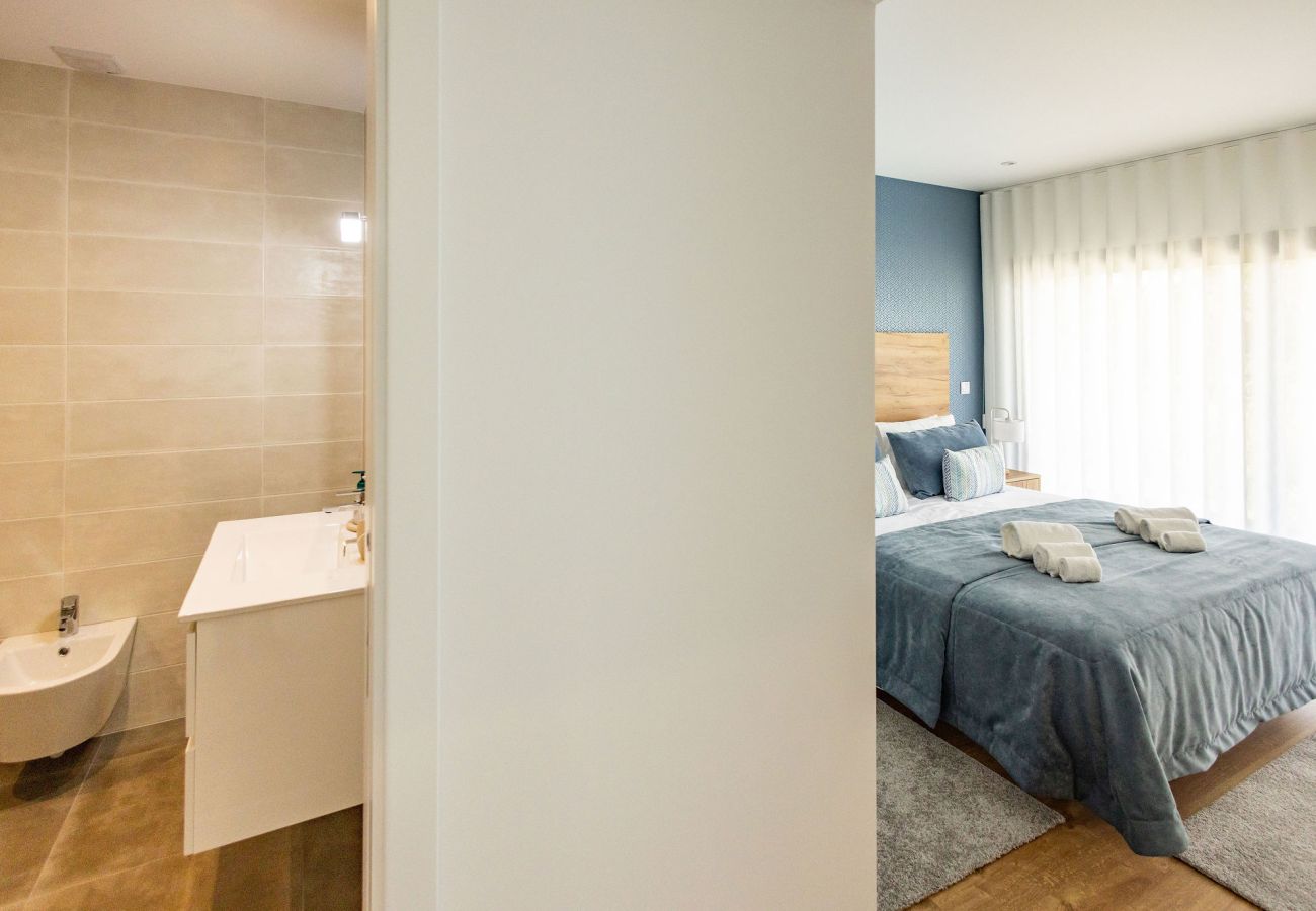 2-bedroom apartment in Nazaré with pool and sea view