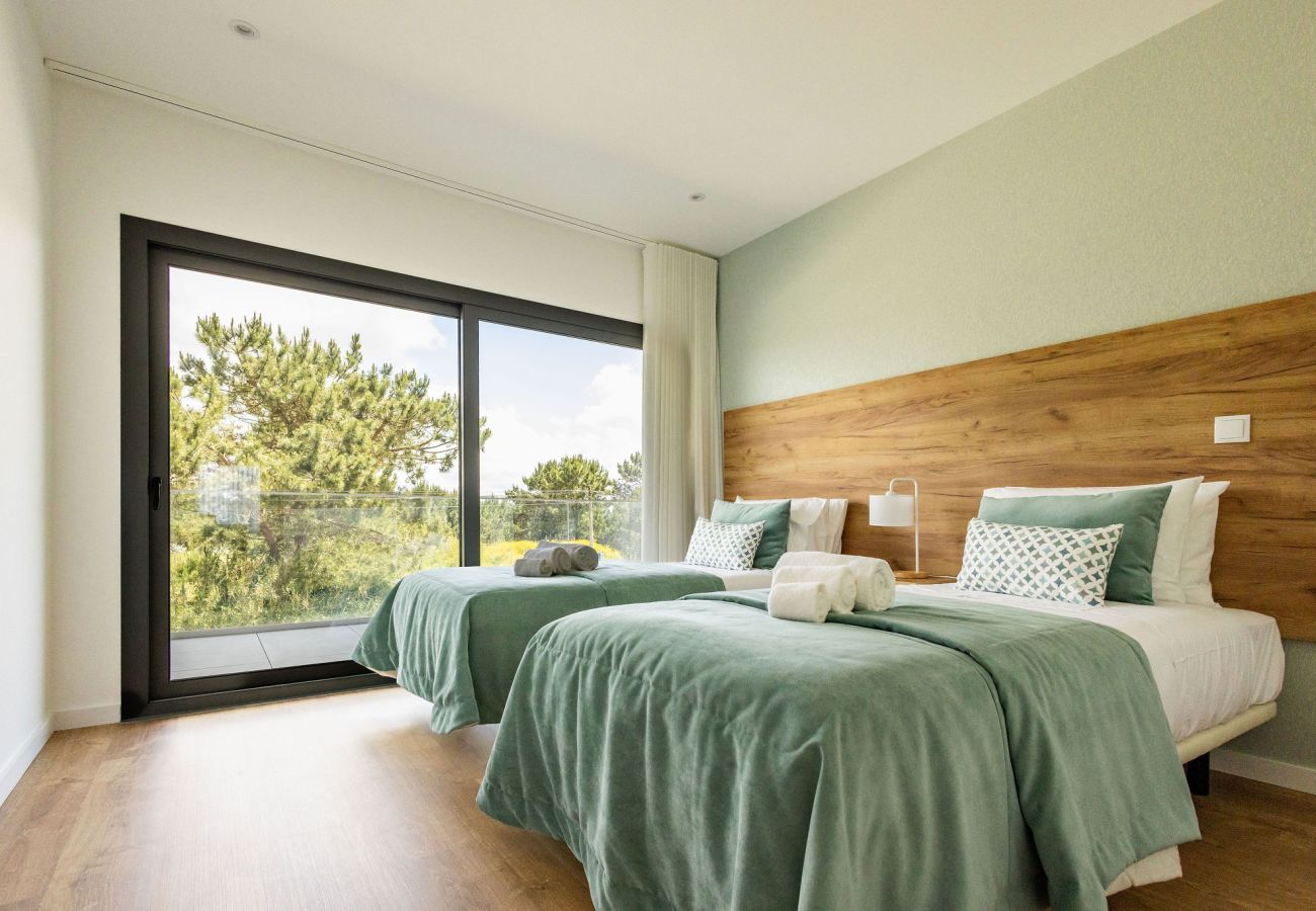 2-bedroom apartment in Nazaré with pool and sea view