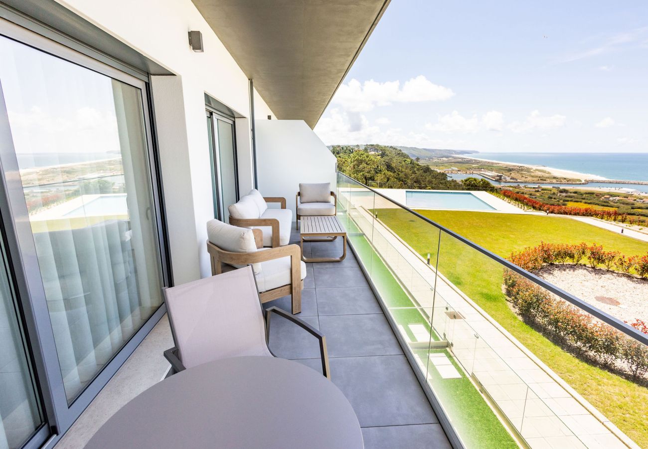 2-bedroom apartment in Nazaré with pool and sea view