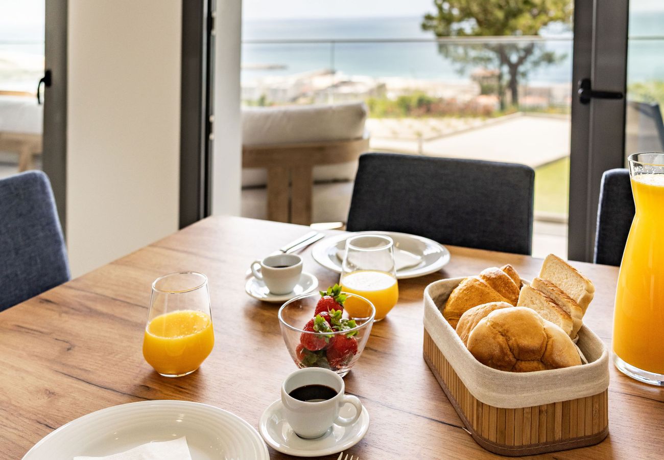 2-bedroom apartment in Nazaré with pool and sea view