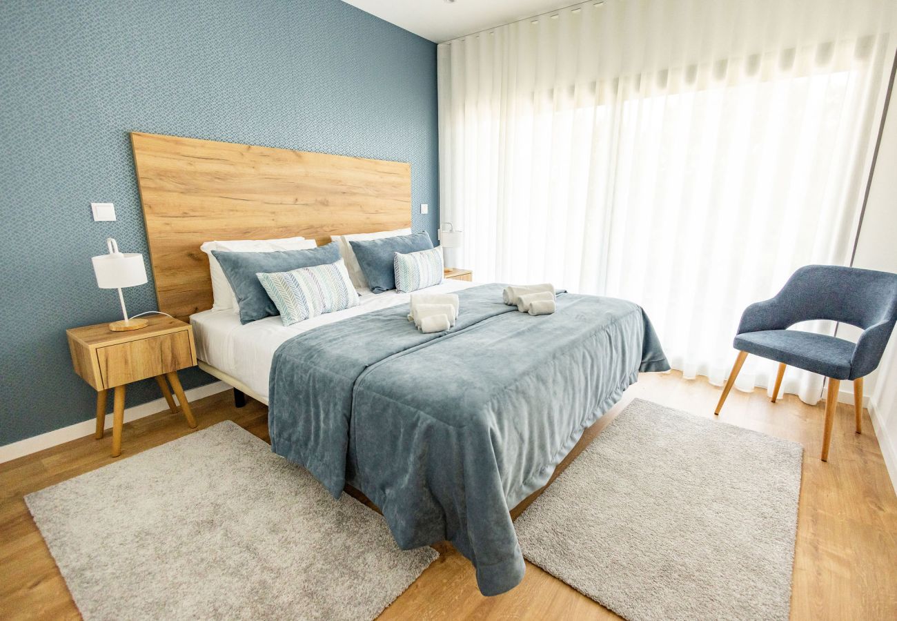 2-bedroom apartment in Nazaré with pool and sea view