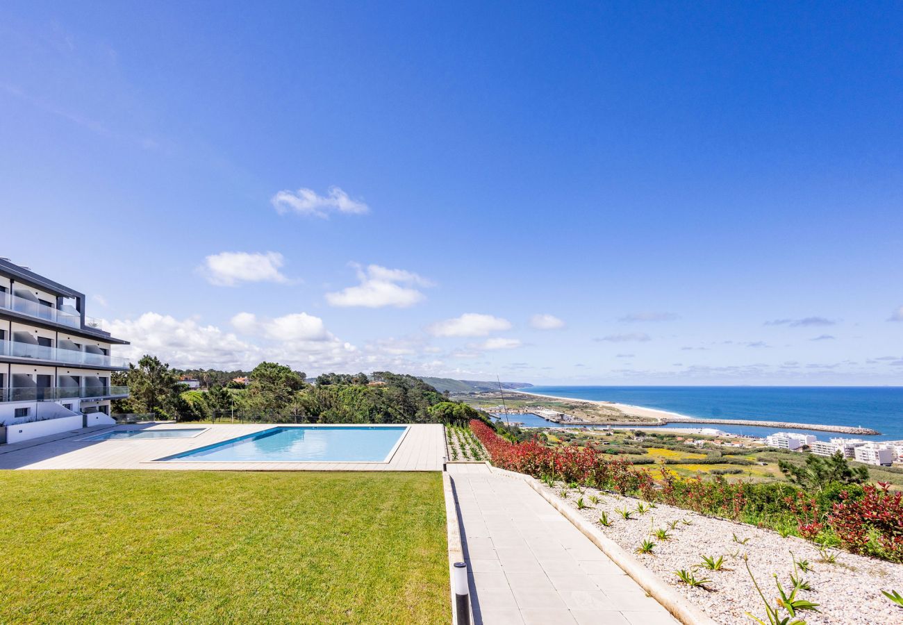 2-bedroom apartment in Nazaré with pool and sea view