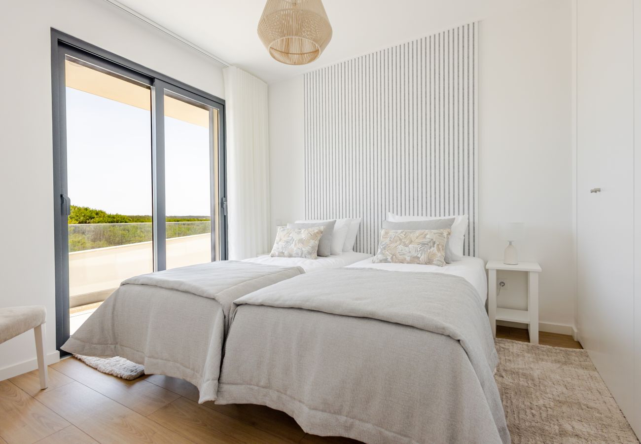 Vale Furado, holiday rental, cliffs, nature, trails, peaceful retreat, beach, Nazare, West Portugal, BY SCH