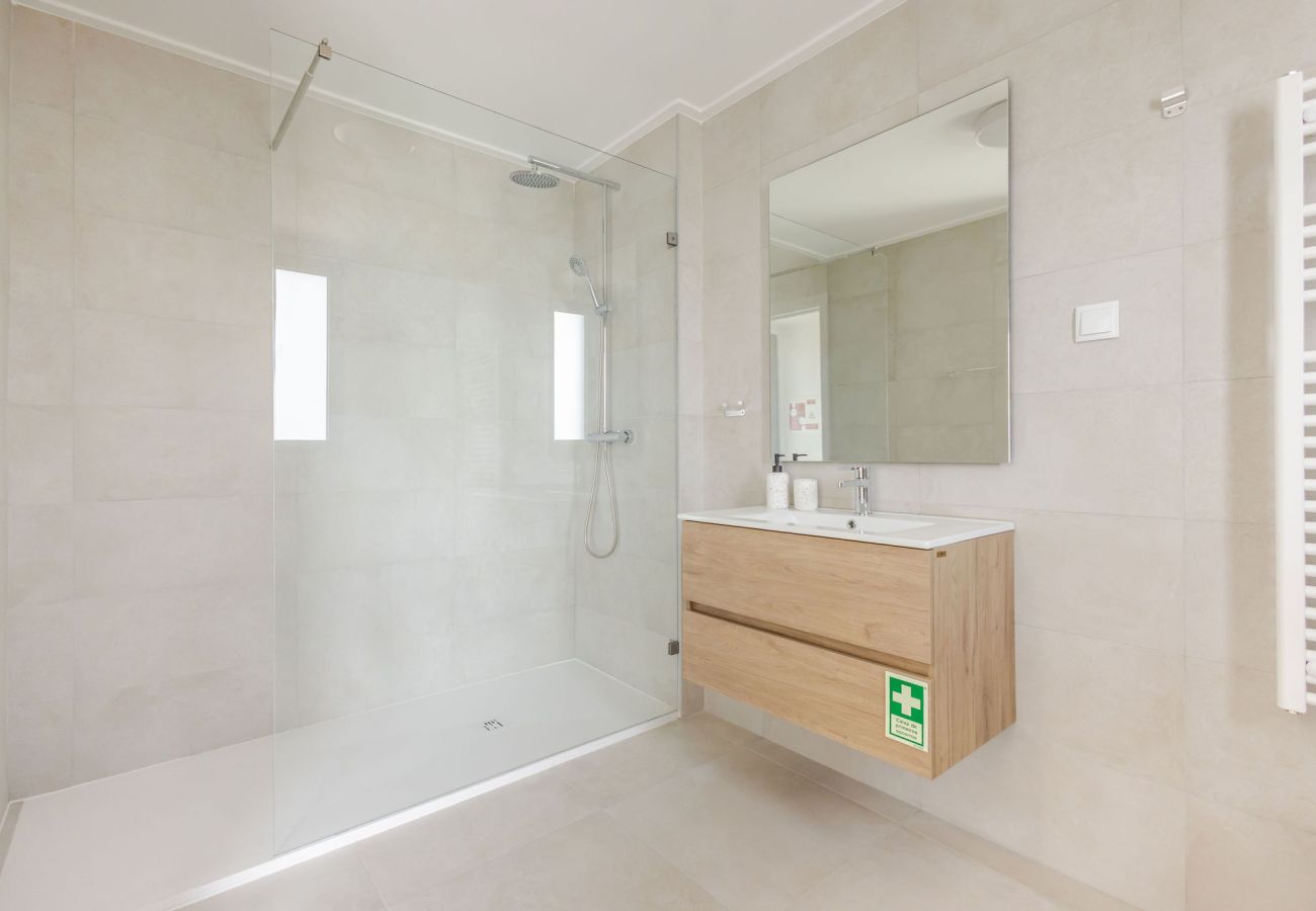 Vale Atlântico – BY SCH, T2 apartment by the sea, comfort, trails, cliffs and nature on Portugal’s West Coast.