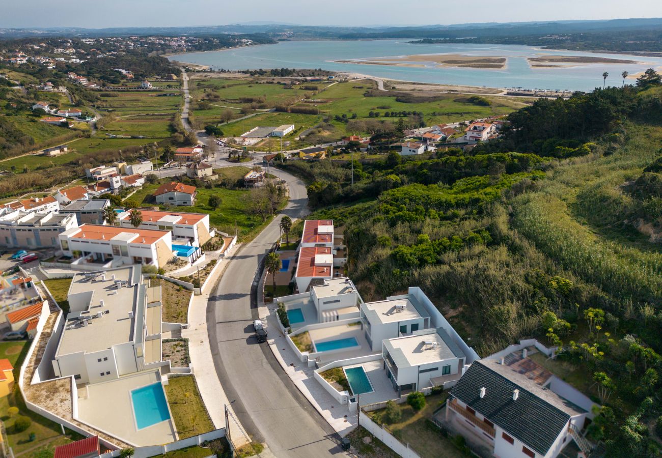 Casa de vacaciones moderna para alquilar en Foz do Arelho, tres dormitorios, piscina privada, cerca de la playa