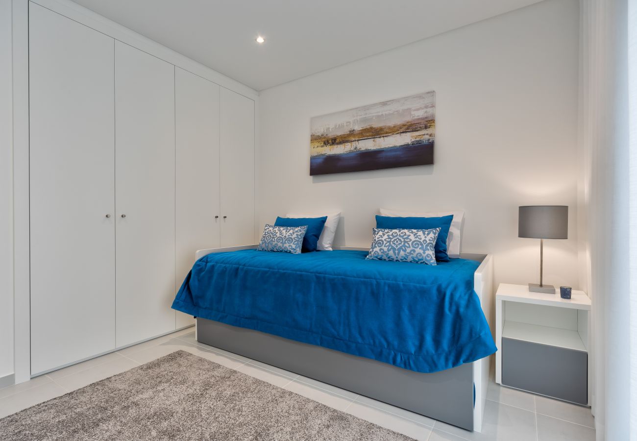 Casa de vacaciones moderna para alquilar en Foz do Arelho, tres dormitorios, piscina privada, cerca de la playa