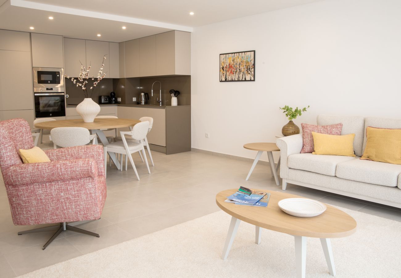 Apartamento T2, piscina,ubicación céntrica,cerca Praia da Norte,Nazaré
