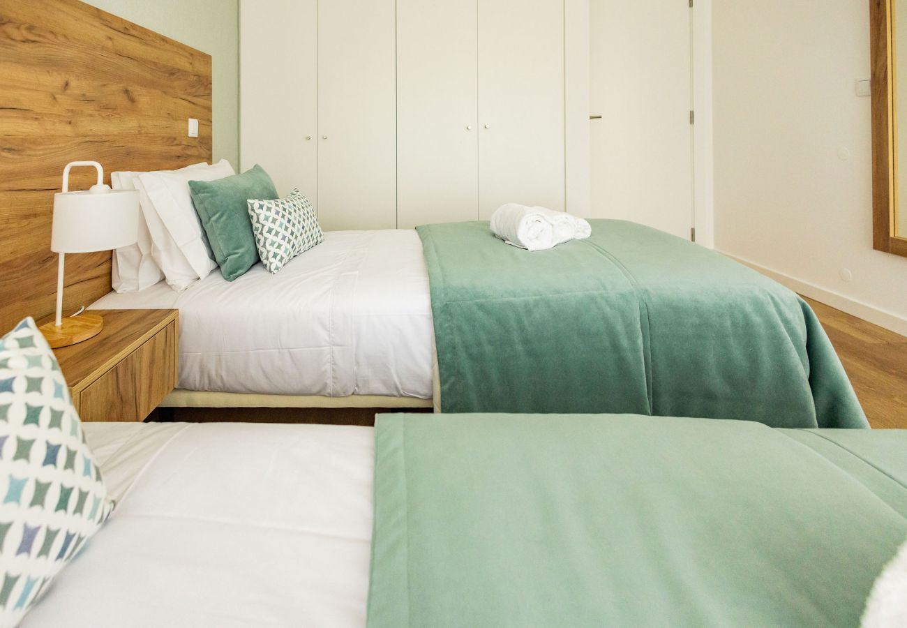 Apartamento de 2 dormitorios en Nazaré con piscina y vista al mar