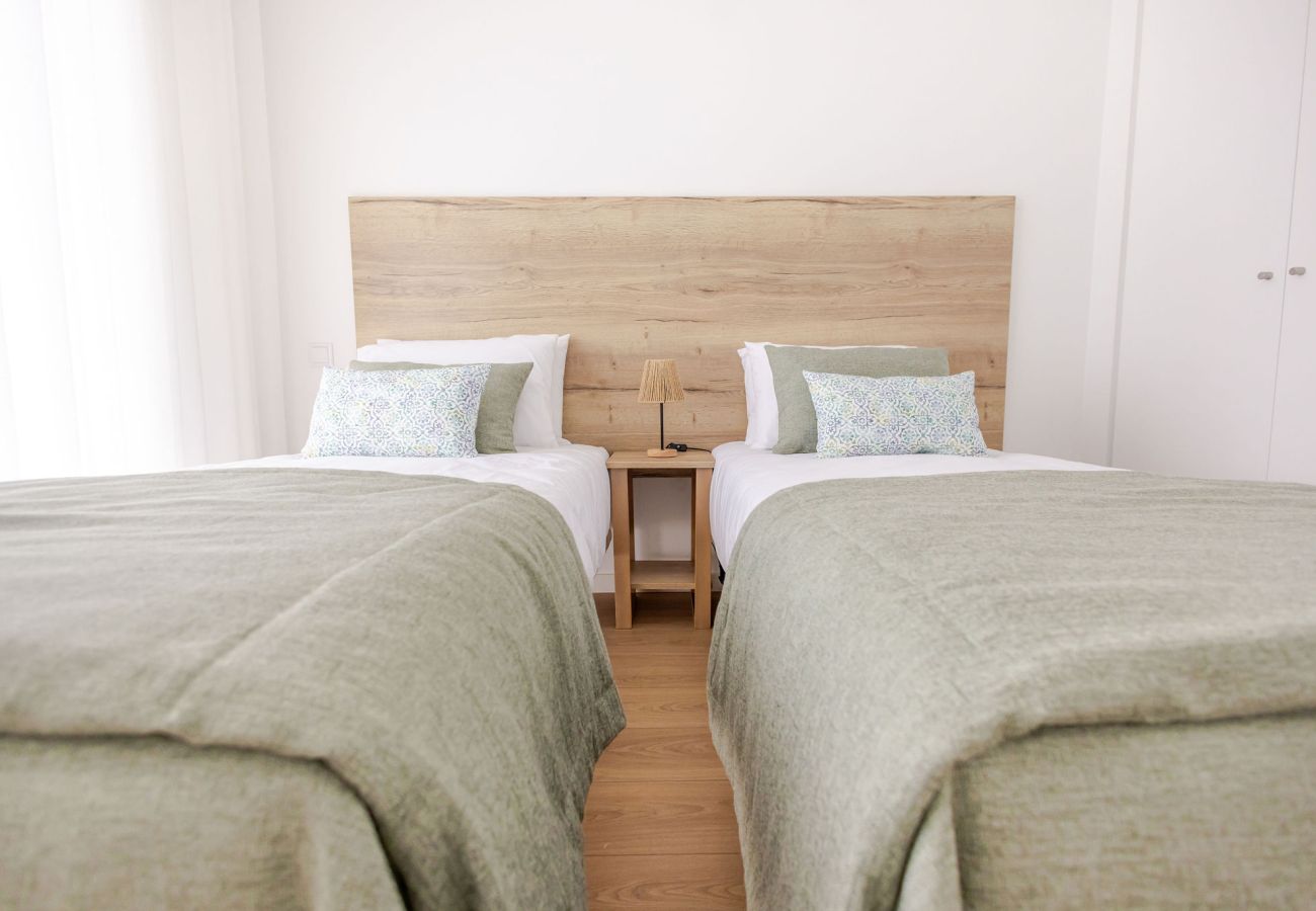 Vale Atlântico – BY SCH, apartamento T2 junto al mar, comodidad, senderos, acantilados y naturaleza en el Oeste de Portugal.