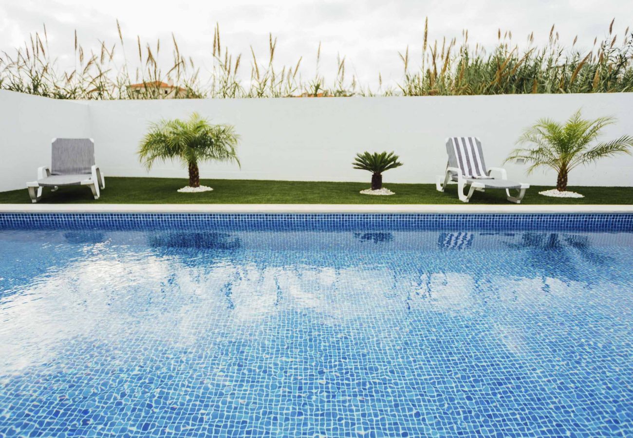 Hébergement Vacances piscine c espace jardin extérieur sch