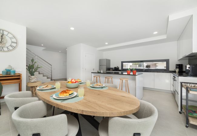 Villa à São Martinho do Porto - Villa Paraíso - Villa de Vacances avec Piscine Privée By SCH Villa à São Martinho do Porto - Villa Paraíso - Villa de Vacances avec Piscine Privée By SCH