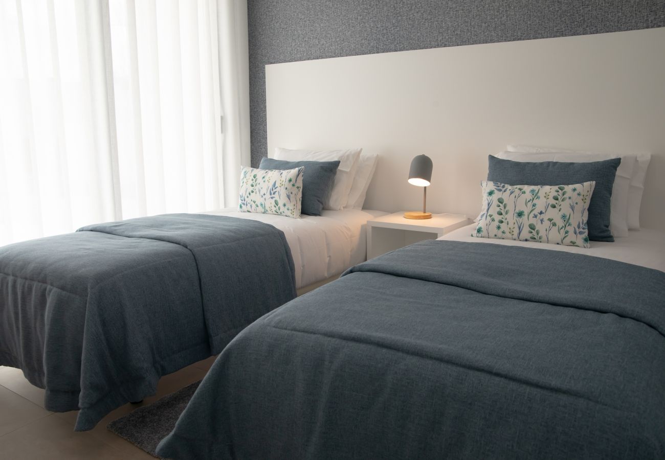 Refuge familial calme avec piscine, proche des plages et attractions