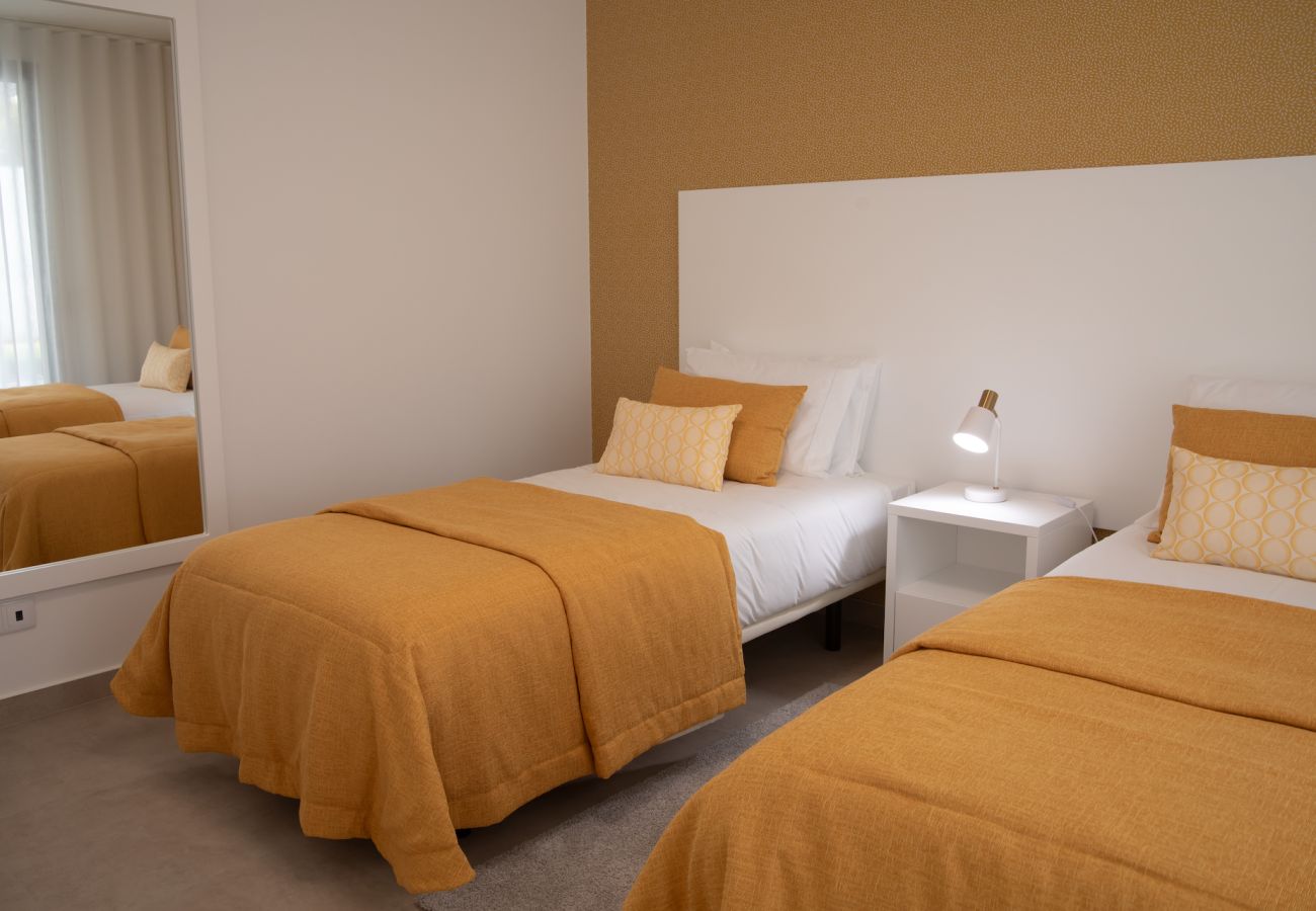 Refuge familial calme avec piscine, proche des plages et attractions