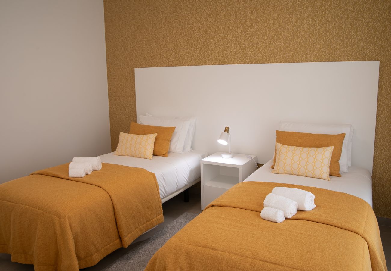 Refuge familial calme avec piscine, proche des plages et attractions