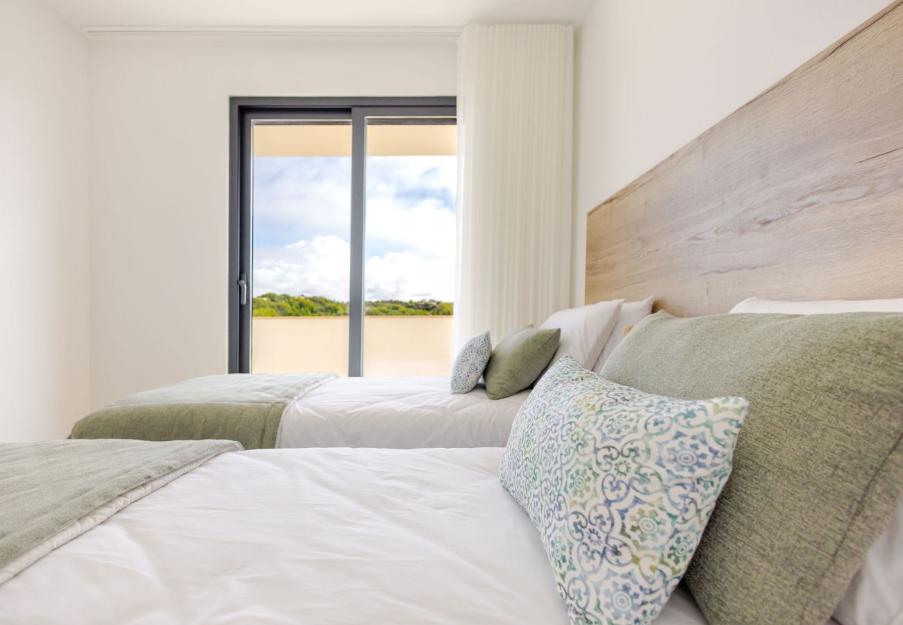 Vale Atlântico – BY SCH, appartement T2 au bord de la mer, falaises, sentiers et nature sur la côte Ouest du Portugal.