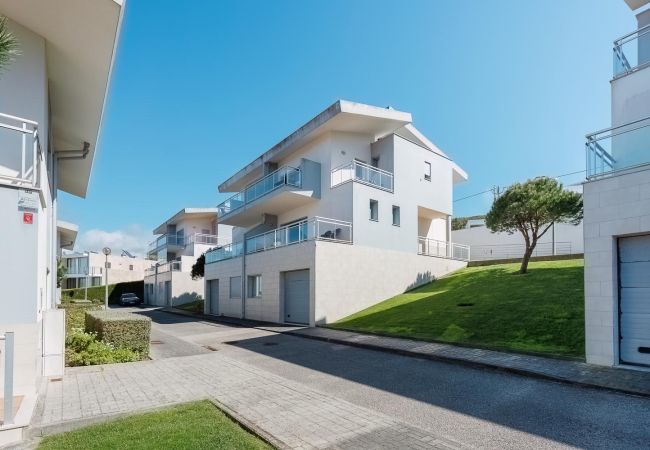 Villa a Nazaré - Casa 3 Camere da letto con vista mare e piscina - Ideale per famiglie Villa a Nazaré - Casa 3 Camere da letto con vista mare e piscina - Ideale per famiglie