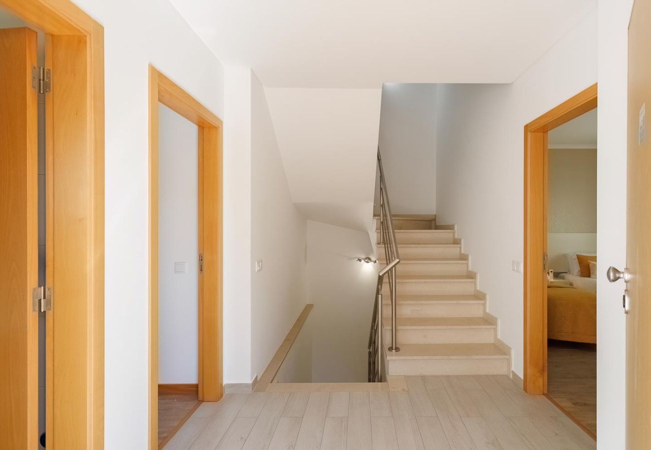 Villa a Nazaré - Casa 3 Camere da letto con vista mare e piscina - Ideale per famiglie